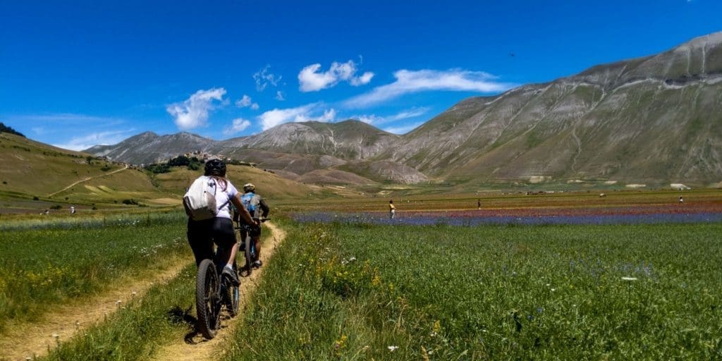 Bike excursion towards Castelluccio di Norcia with astronomical evening